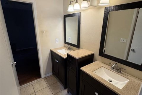 Townhouse in Tampa, Florida 3 bedrooms, 115.57 sq.m. № 2385941 - photo 10
