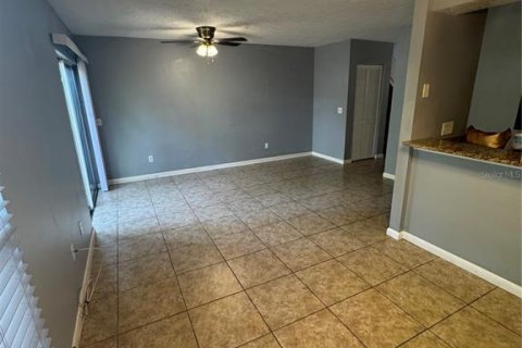 Townhouse in Tampa, Florida 3 bedrooms, 115.57 sq.m. № 2385941 - photo 3