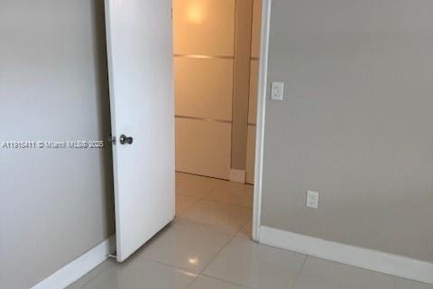 Condominio en venta en North Miami Beach, Florida, 2 dormitorios, 100.8 m2 № 1971869 - foto 24