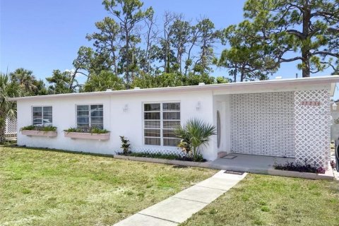Villa ou maison à Port Charlotte, Floride 3 chambres, 116.41 m2 № 2373747