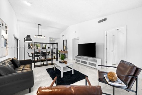 Condo in Tamarac, Florida, 2 bedrooms  № 1966671 - photo 15