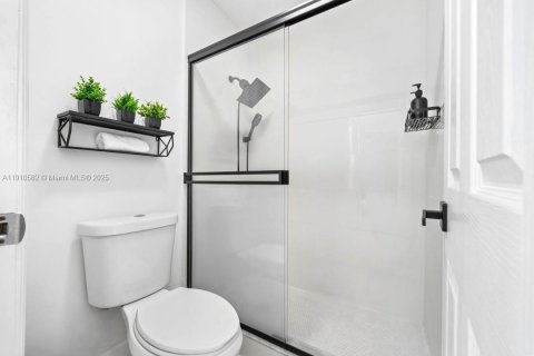 Condo in Tamarac, Florida, 2 bedrooms  № 1966671 - photo 25