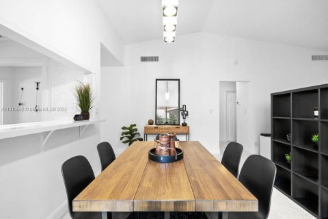 Condo in Tamarac, Florida, 2 bedrooms  № 1966671 - photo 8