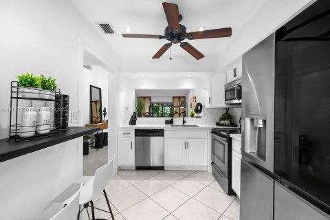 Condo in Tamarac, Florida, 2 bedrooms  № 1966671 - photo 16