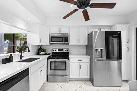 Condo in Tamarac, Florida, 2 bedrooms  № 1966671 - photo 1