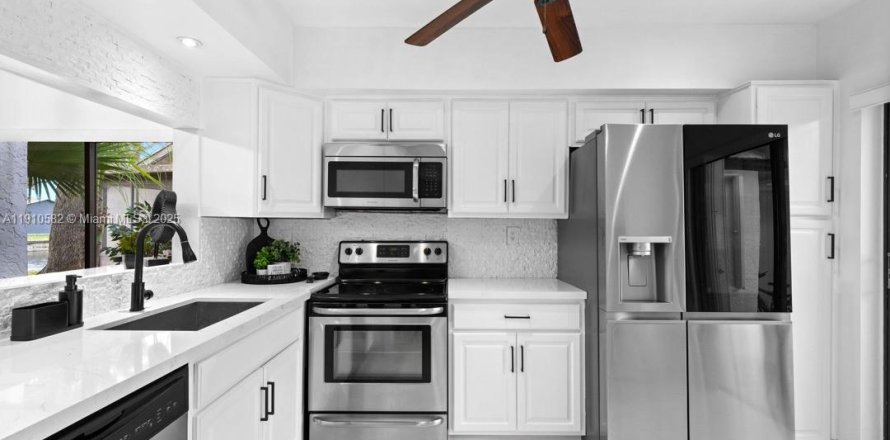 Condo in Tamarac, Florida, 2 bedrooms  № 1966671