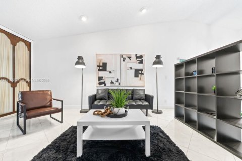 Condo in Tamarac, Florida, 2 bedrooms  № 1966671 - photo 14