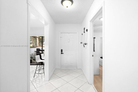 Condo in Tamarac, Florida, 2 bedrooms  № 1966671 - photo 7