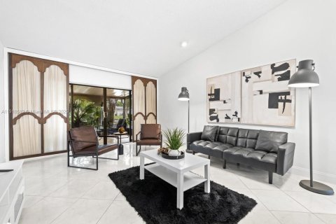 Condo in Tamarac, Florida, 2 bedrooms  № 1966671 - photo 9