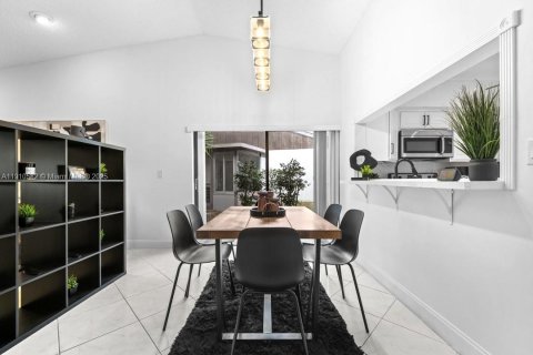 Condo in Tamarac, Florida, 2 bedrooms  № 1966671 - photo 10