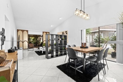 Condo in Tamarac, Florida, 2 bedrooms  № 1966671 - photo 13