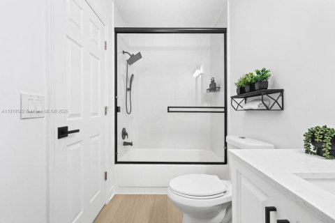 Condo in Tamarac, Florida, 2 bedrooms  № 1966671 - photo 26