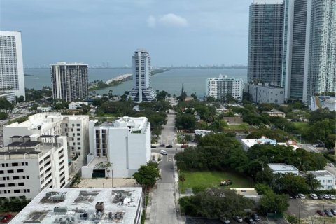 Condo in Miami, Florida, 2 bedrooms  № 2022405 - photo 23