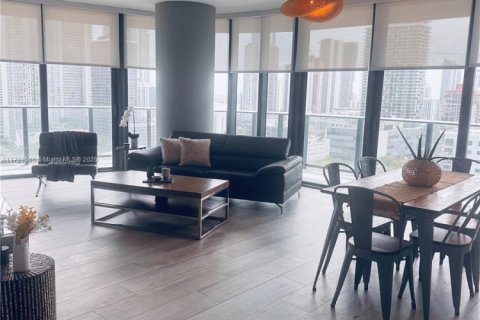 Condo in Miami, Florida, 2 bedrooms  № 2022405 - photo 3