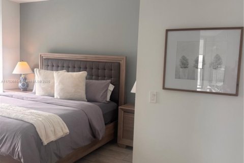 Condo in Miami, Florida, 2 bedrooms  № 2022405 - photo 8