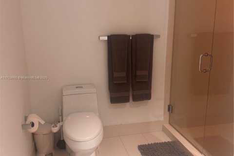 Condo in Miami, Florida, 2 bedrooms  № 2022405 - photo 15