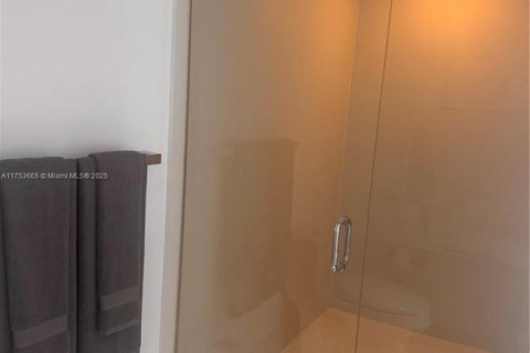 Condo in Miami, Florida, 2 bedrooms  № 2022405 - photo 16