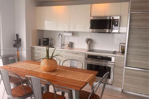 Condo in Miami, Florida, 2 bedrooms  № 2022405 - photo 6