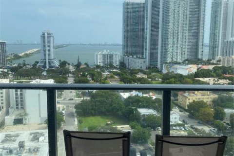 Condo in Miami, Florida, 2 bedrooms  № 2022405 - photo 28
