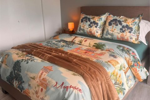 Condo in Miami, Florida, 2 bedrooms  № 2022405 - photo 17