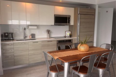 Condo in Miami, Florida, 2 bedrooms  № 2022405 - photo 7