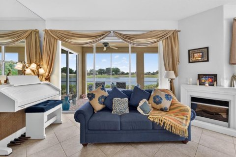 Condo in Sun City Center, Florida, 3 bedrooms  № 2203619 - photo 17