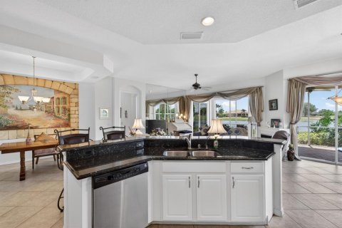 Condo in Sun City Center, Florida, 3 bedrooms  № 2203619 - photo 11
