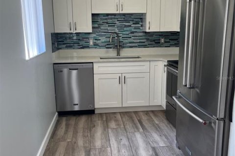 Condominio en alquiler en Palm Harbor, Florida, 2 dormitorios, 80.92 m2 № 1879284 - foto 2