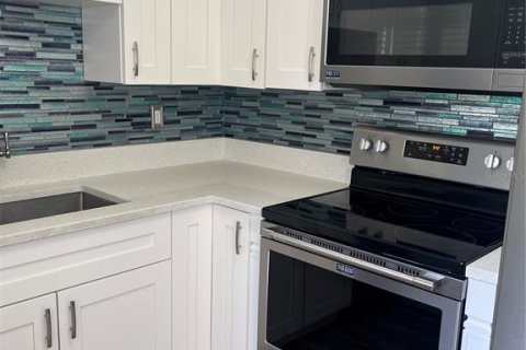 Condominio en alquiler en Palm Harbor, Florida, 2 dormitorios, 80.92 m2 № 1879284 - foto 3