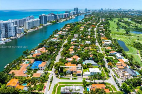 House in Miami Beach, Florida 5 bedrooms, 430.69 sq.m. № 2177559 - photo 2