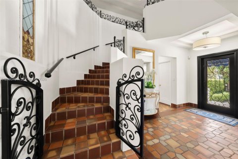 House in Miami Beach, Florida 5 bedrooms, 430.69 sq.m. № 2177559 - photo 10
