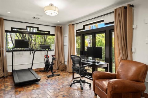 House in Miami Beach, Florida 5 bedrooms, 430.69 sq.m. № 2177559 - photo 14