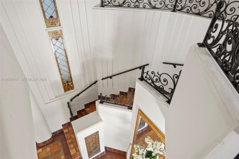 House in Miami Beach, Florida 5 bedrooms, 430.69 sq.m. № 2177559 - photo 16