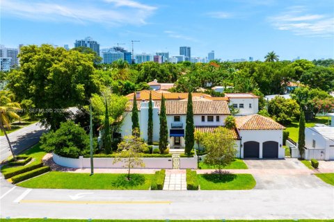 House in Miami Beach, Florida 5 bedrooms, 430.69 sq.m. № 2177559
