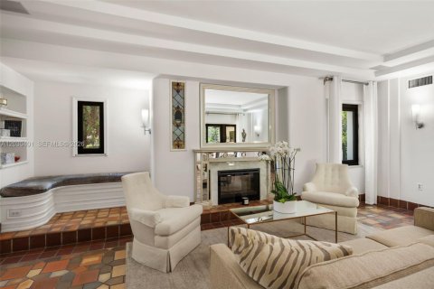 House in Miami Beach, Florida 5 bedrooms, 430.69 sq.m. № 2177559 - photo 7