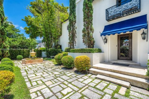 House in Miami Beach, Florida 5 bedrooms, 430.69 sq.m. № 2177559 - photo 29