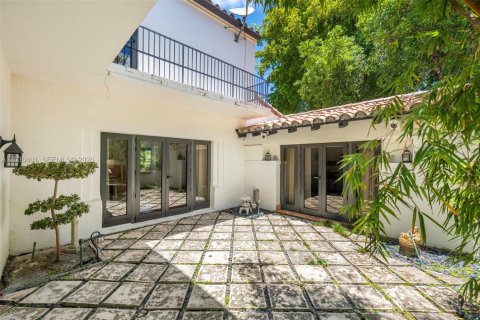 House in Miami Beach, Florida 5 bedrooms, 430.69 sq.m. № 2177559 - photo 19