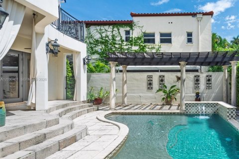 House in Miami Beach, Florida 5 bedrooms, 430.69 sq.m. № 2177559 - photo 3