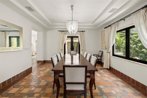 House in Miami Beach, Florida 5 bedrooms, 430.69 sq.m. № 2177559 - photo 12