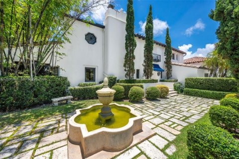 House in Miami Beach, Florida 5 bedrooms, 430.69 sq.m. № 2177559 - photo 5