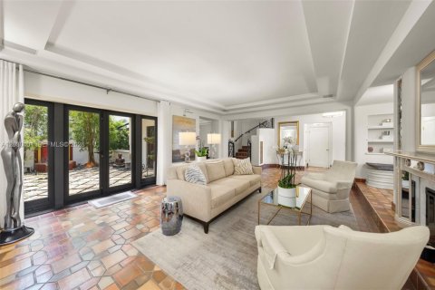 House in Miami Beach, Florida 5 bedrooms, 430.69 sq.m. № 2177559 - photo 6
