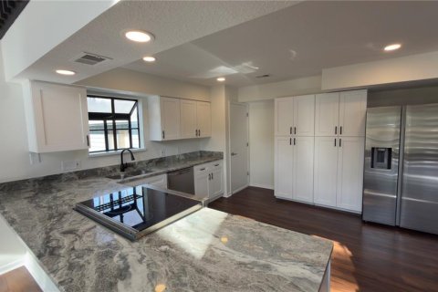 House in Wesley Chapel, Florida 3 bedrooms, 198.44 sq.m. № 2117059 - photo 9