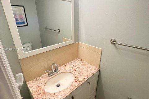 Condominio en venta en Lauderdale Lakes, Florida, 1 dormitorio, 77.57 m2 № 1985756 - foto 19