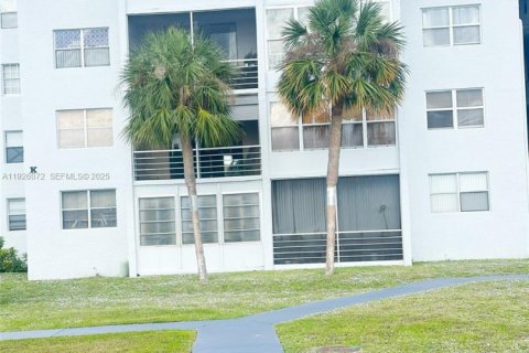 Condominio en venta en Lauderdale Lakes, Florida, 1 dormitorio, 77.57 m2 № 1985756 - foto 17