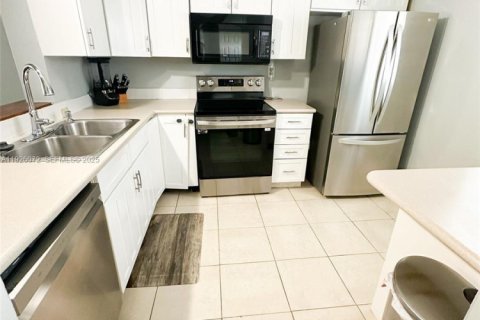 Condominio en venta en Lauderdale Lakes, Florida, 1 dormitorio, 77.57 m2 № 1985756 - foto 3