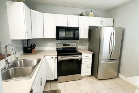 Condominio en venta en Lauderdale Lakes, Florida, 1 dormitorio, 77.57 m2 № 1985756 - foto 4