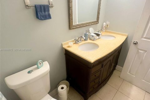 Condominio en venta en Lauderdale Lakes, Florida, 1 dormitorio, 77.57 m2 № 1985756 - foto 11