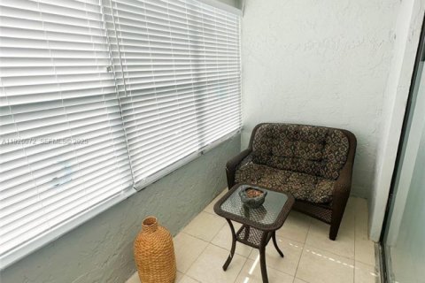 Condominio en venta en Lauderdale Lakes, Florida, 1 dormitorio, 77.57 m2 № 1985756 - foto 16