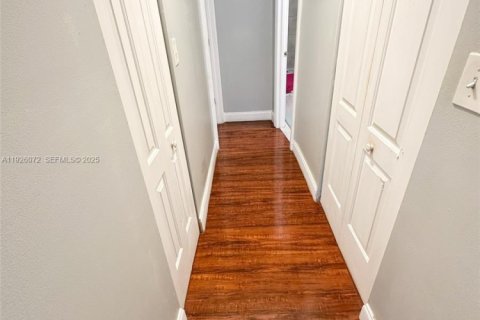 Condominio en venta en Lauderdale Lakes, Florida, 1 dormitorio, 77.57 m2 № 1985756 - foto 2