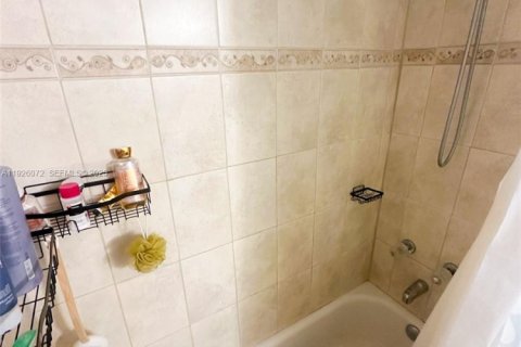 Condominio en venta en Lauderdale Lakes, Florida, 1 dormitorio, 77.57 m2 № 1985756 - foto 12